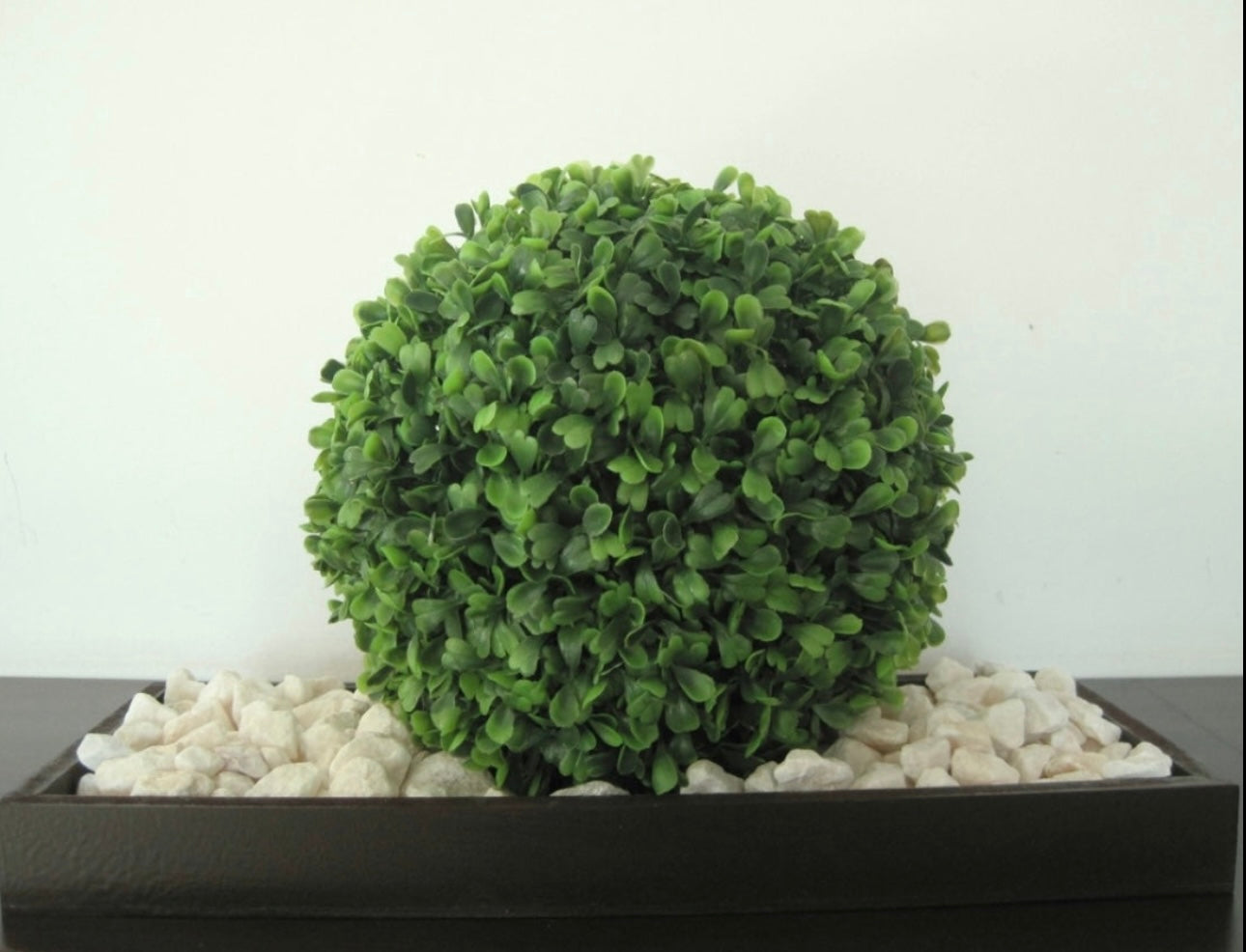 Green boxwood ball 13cm